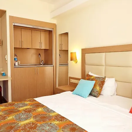 Отель Palmet Beach 5*